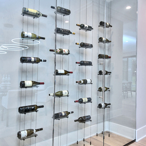 ชั้นวางไวน์แบบ<span class=keywords><strong>แขวน</strong></span> <span class=keywords><strong>ราคา</strong></span>โรงงาน พร้อมที่เก็บขวดไวน์ ระบบสายเคเบิลลอยน้ำ พร้อมกระจกใสและคลิปเงิน - Product Image 1