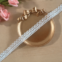 Nouveau design de ruban en maille blanc laiteux à festons étroits de 1,5 cm, dentelle brodée florale soluble dans l'eau pour la confection de vêtements, l'artisanat et le bricolage