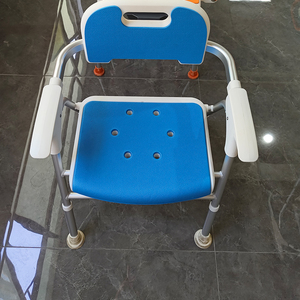 Silla de ducha plegable de aluminio médico con ajuste de altura de 5 niveles para adultos mayores discapacitados - Product Image 1