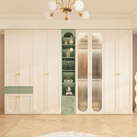 Armoire de chambre d'enfant moderne et simple avec coiffeuse intégrée, portes à panneaux plats en bois blanc et vert, grande capacité de rangement pour usage hôtelier