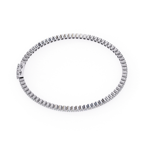 Bracelet minimaliste en argent pour femme, style élégant, finition brillante, bijou à porter au quotidien, option cadeau de mariage, bracelets et joncs en diamant - Product Image 4