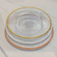 Assiettes rondes de chargeur de mariage baroques en or clair de 13 "avec bordure en or pour décor de table décoration d'événement de restauration