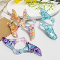 Marque-page ergonomique en acrylique transparent iridescent avec anneau de pouce creux pour la lecture, motif confettis arc-en-ciel en résine