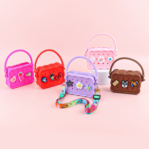Bolsos de silicona bonitos para niños al por mayor - Bolsos cruzados de un solo hombro para teléfono móvil, uso en exteriores y playa con dijes DIY - Product Image 2