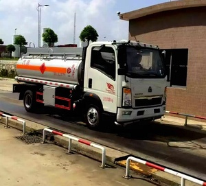 Camion-citerne mobile SINO <span class=keywords><strong>TRUCK</strong></span> de 5000 litres pour distribution de diesel/essence, camion de ravitaillement 4x2, camions-citernes à carburant de 5 m³ - Product Image 2