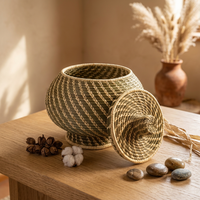 Panier rond en herbe tressé à la main avec bordure festive, écologique et élégant, pour le rangement, en provenance d'Orissa