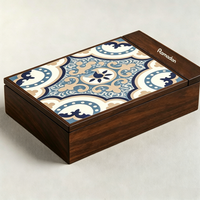 Boîte cadeau de luxe en bois rectangulaire gravée pour le Ramadan, avec chocolats, baklavas, dattes et truffes, idéale pour les fêtes