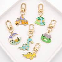 Porte-clés émaillé personnalisé pour camping en plein air, vente en gros, thèmes camping-car, dinosaure, montagne, cascade, lune, avec fermoir mousqueton doré, fabrication de qualité, design tendance