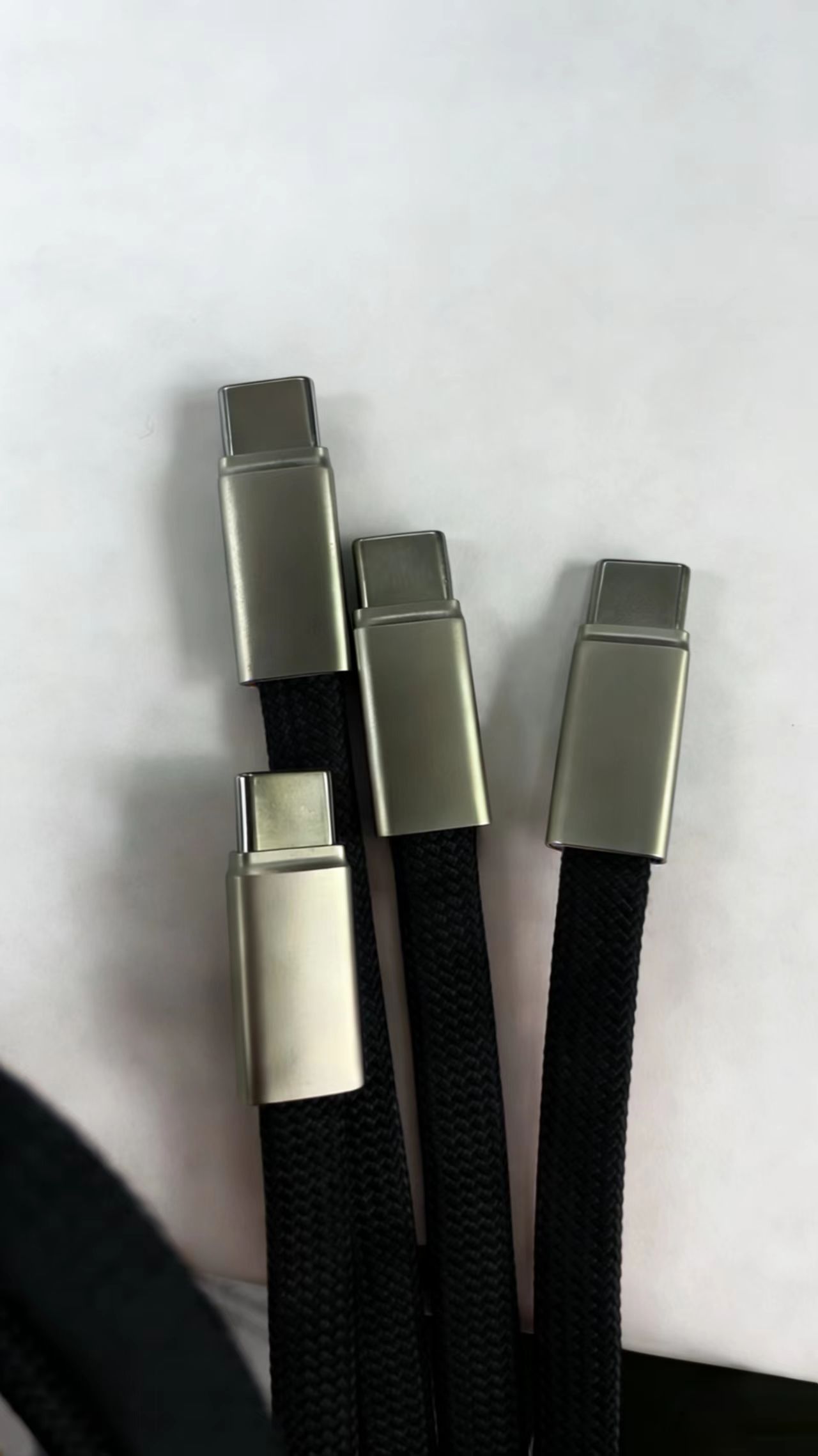 Cable negro de un solo hilo