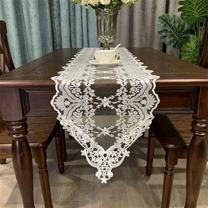Chemin de table indien de luxe blanc beige en tissu de jute certifié OEKO-TEX, dentelle turquoise, perles, sequins, festonné, floral, pour la maison - Product Image 3