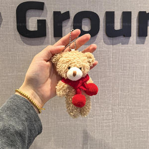 Porte-clés en peluche 3D <span class=keywords><strong>ours</strong></span> <span class=keywords><strong>de</strong></span> Noël avec chapeau <span class=keywords><strong>de</strong></span> Père Noël et écharpe, adorable décoration <span class=keywords><strong>de</strong></span> dessin animé, cadeau pour les décorations <span class=keywords><strong>de</strong></span> sapin <span class=keywords><strong>de</strong></span> Noël - Product Image 3