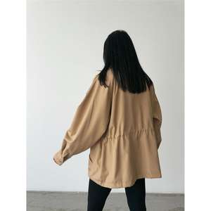 เสื้อแจ็คเก็ตสีน้ำตาลสำหรับผู้หญิงพร้อมเชือกรูดเอวและคอเสื้อแบบคอเต่า ผ้าเนื้อนุ่ม - Product Image 5