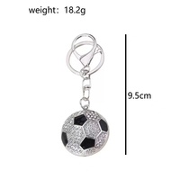Porte-clés de luxe en forme de ballon de football de dessin animé, en alliage de zinc, mousqueton irrégulier, impression numérique, résistant à l'usure, accessoire souvenir tendance