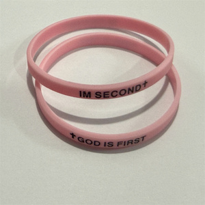 Braccialetto in Silicone con Incisione 'GOD IS FIRST IM SECOND' da 6mm, Pronto per la Spedizione - Product Image 2