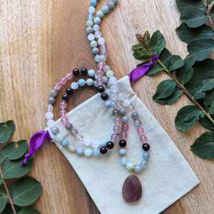 อะความารีนแสนโรแมนติก, การ์เนต, สตรอเบอร์รี่ควอตซ์มาลา, ลูกปัดมาลาผูกปมด้วยมือ <span class=keywords><strong>108</strong></span> เม็ด, สร้อยคอสำหรับทำสมาธิ, คริสตัลบำบัด, เครื่องประดับโยคะ - Product Image 4