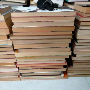 Libros Usados en Paquete: Las Aventuras de Tom Sawyer, Páginas Amarillentas, para Utilización en Rodajes de Cine y Entretenimiento - Product Image 2