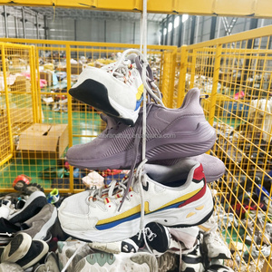 <span class=keywords><strong>Sneakers</strong></span> da <span class=keywords><strong>donna</strong></span> all'ingrosso usate scarpe da ginnastica <span class=keywords><strong>di</strong></span> seconda mano sportive <span class=keywords><strong>di</strong></span> fabbrica direttamente fornitura <span class=keywords><strong>di</strong></span> scarpe da <span class=keywords><strong>donna</strong></span> usate in balle - Product Image 2