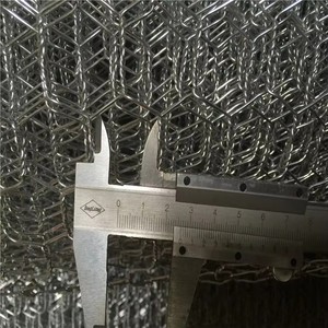 Malla de Alambre Hexagonal de Hierro Galvanizado con Orificios de 13 mm, Malla para Gallinero, Cerca para Granja - Product Image 3