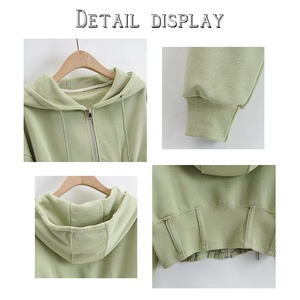 Sudadera con capucha de algodón OEM negra para mujer, personalizada con estampado, de felpa francesa, sexy, corta, de manga larga, para gimnasio, con logo frontal - Product Image 3