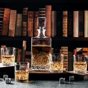 810 ml toptan fabrika kişiselleştirilmiş Premium kristal özelleştirilmiş viski Decanter likör Bourbon votka