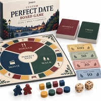 Jeu de planification de rendez-vous personnalisé PERFECT DATE pour deux joueurs avec des billets de DATE factices, des pièces en bois et un plateau en papier mat