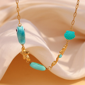Collar con Colgante Delicado Chapado en Oro con Detalles Intrincados de <span class=keywords><strong>Coral</strong></span> con Temática Oceánica Juguetona - Product Image 4