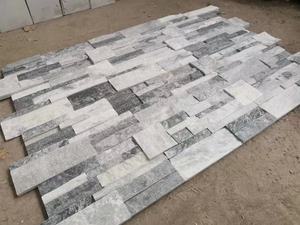 Carreaux de panneau de revêtement de mur de placage de pierre de culture de quartzite d'ardoise grise de nuage fendue naturelle - Product Image 3