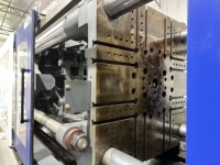 Machine de moulage par injection de plastique horizontale haïtienne de 900 tonnes d'occasion en état d'occasion avec composants de base, vis et moteur