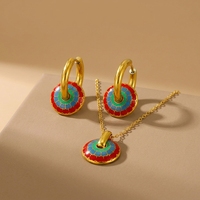 Parure Collier et Boucles d'Oreilles en Acier Inoxydable Doré, Émail Cloisonné, Motif Floral Lotus, Chaîne Huggie, Bijoux pour Femme, Vente en Gros, Personnalisation OEM
