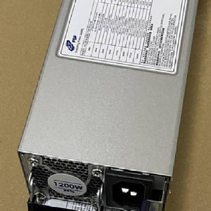Módulo de fuente de alimentación redundante para servidor FSP de 2000W con certificación 80 Plus para uso en centros de datos - Product Image 2