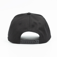 Gorra de Béisbol Personalizada con Visera Curva, Logotipo Bordado Plano en la Parte Delantera y Lateral, Ajustable, Negra, con Cierre a Presión, para Deportes al Aire Libre