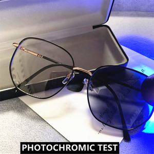 Durable femme femme 2024 grand polygone <span class=keywords><strong>carré</strong></span> alliage <span class=keywords><strong>noir</strong></span> argent photo gris lentilles photochromique <span class=keywords><strong>lunette</strong></span> couleur changeante lunettes - Product Image 3