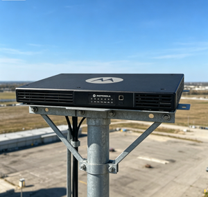 MOTOROLA SLR5300 SLR5500 Répéteur <span class=keywords><strong>numérique</strong></span> haute puissance 50W UHF VHF DMR Station de base Transceiver Interphone pour longue portée - Product Image 1