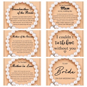 Braccialetto con Perle Finte e Corda Elastica Intrecciata, Regalo per la Festa della Mamma, Perla Bianca 8mm con Ciondolo a Cuore - Product Image 3