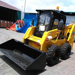 Chargeuse compacte XT740 en promotion avec système hydraulique et attache rapide - Product Image 4