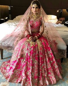 Conjunto de Lehenga de Lujo para Novias, Adornado a Mano con Cuentas de Cristal y Dupatta Pesada - Product Image 2