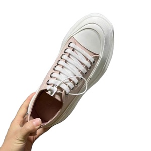 รองเท้าผ้าใบแฟชั่นสไตล์เกาหลีแบบคลาสสิกขายส่ง รองเท้าลำลองแบบผูกเชือกสำหรับผู้ชายและผู้หญิง ทำจากผ้ายีนส์ เหมาะสำหรับใส่เดินเล่นหรือเล่นกีฬา - Product Image 4