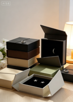 Boîte de rangement pour bijoux en papier enduit avec doublure en éponge réutilisable de haute qualité, taille et couleur personnalisables, emballage cadeau élégant pour la vente en gros