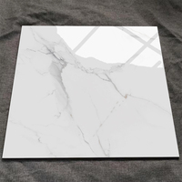 Carreaux de sol en porcelaine émaillée effet marbre blanc Carrara poli 60x60 pour revêtement de sol