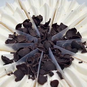 Gâteau Mousse de Forêt Noire avec Revêtement au Chocolat, Personnalisable, Desserts Surgelés - Product Image 3