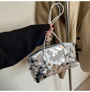 Sacs à main de luxe pour femmes Louis Vuitton, collection 2025, à sequins, avec fermeture éclair, pliables, deux poignées/bretelles - Product Image 5
