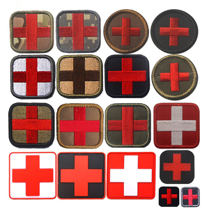 Badge brodé personnalisé carré ou rond pour sac à dos médical, croix de secours, avec fixation velcro - Product Image 1