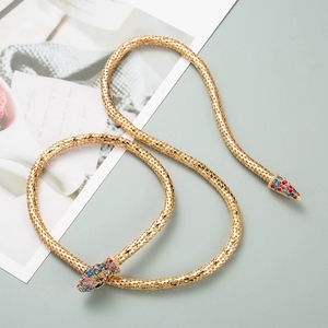 Gold Schlangen förmige ausgehöhlte Ketten halskette für Frauen, eine einzigartige lange Halskette mit Legierung und Strass N202164 - Product Image 1