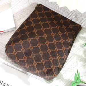 Bolso de Cuero de Alta Gama con Detalles Metálicos, Reciclable, Personalizable con Diseño Gratuito, para Perfume y Maquillaje, en Cuero PU - Product Image 6