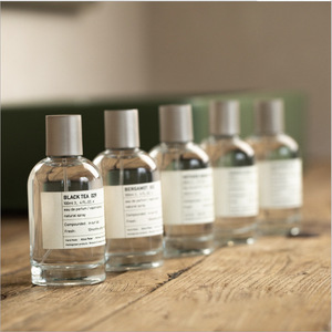 Flaconi in Vetro Cilindrici per Profumo di Alta Qualità a Prezzo di Fabbrica, 30ml 50ml 100ml, con Tappo in Acciaio Inox Placcato e Erogatore a Pompa, MOQ 100 Pezzi - Product Image 1