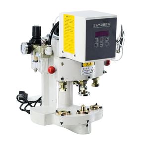 Machine de fabrication de boutons pneumatiques à 3 têtes avec fonction de poinçonnage pour la production de vêtements - Product Image 1