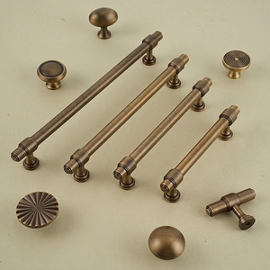 Vintage Pirinç Dolap Kulpları ve Düğmeleri Altın Fırçalı Antik Çekmece Kulpları Mutfak Dolapları için Gardırop Dolap Donanımları - Product Image 2