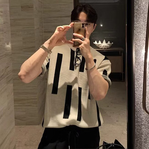 T-shirt d'affaires tricoté à manches courtes pour homme, coupe ajustée, rayé et color-block, en soie glacée, été, vente en gros transfrontalière directe usine - Product Image 1