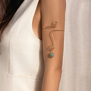 Différents styles de manchettes ouvertes en métal simple, incluant des designs tels que filetés, pierres semi-précieuses, serpentine, turquoise - Product Image 2
