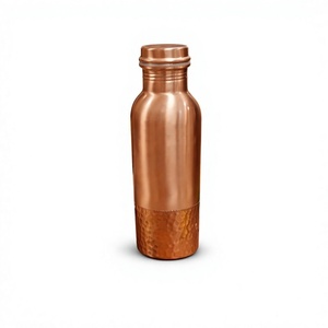 Botella de Agua de Cobre Puro, Estilo Vintage, Forma Curva, Acabado Martillado a Mano, Botella de Hidratación sin Juntas - Product Image 1